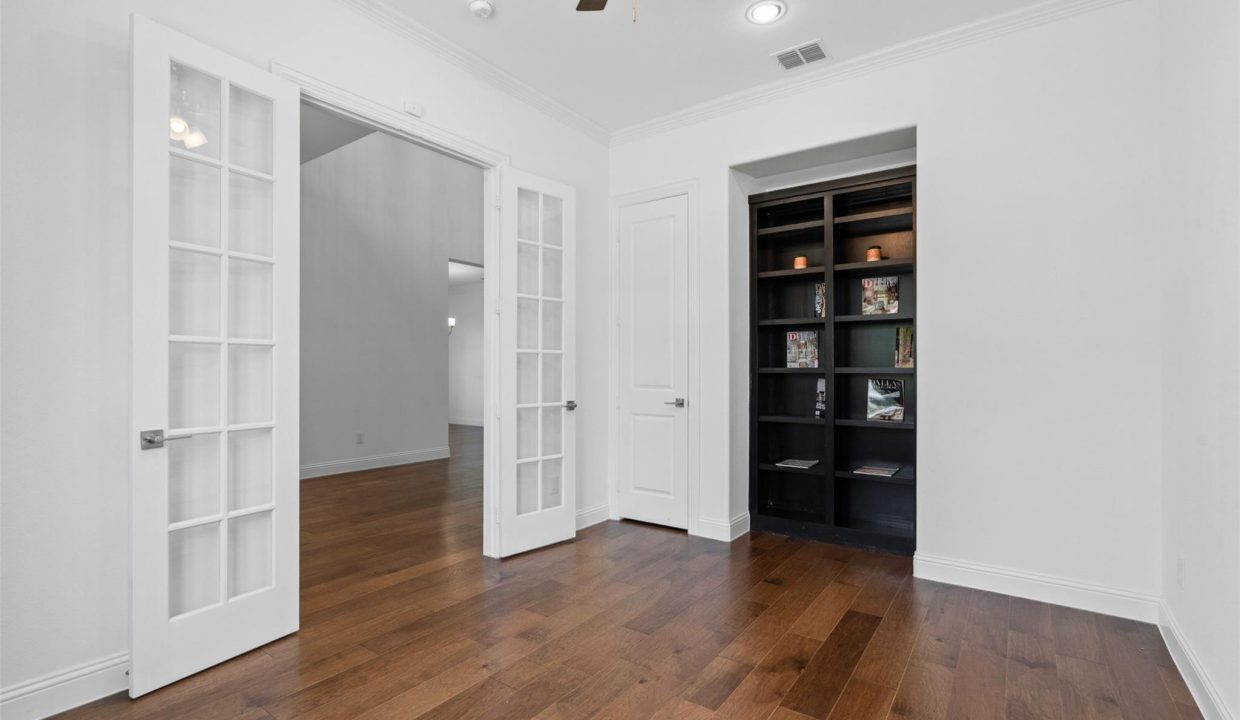 04-1014-ember-crest-office-entry