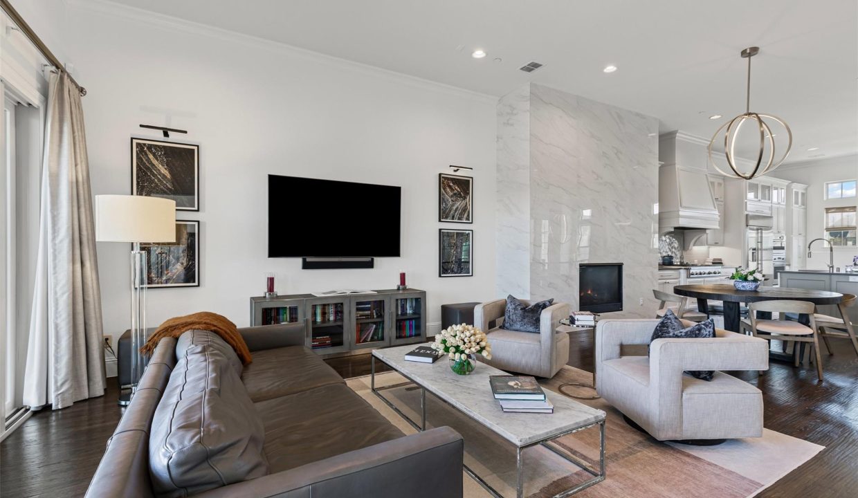 11-4887-cloudcroft-lane-irving-tx-living-room