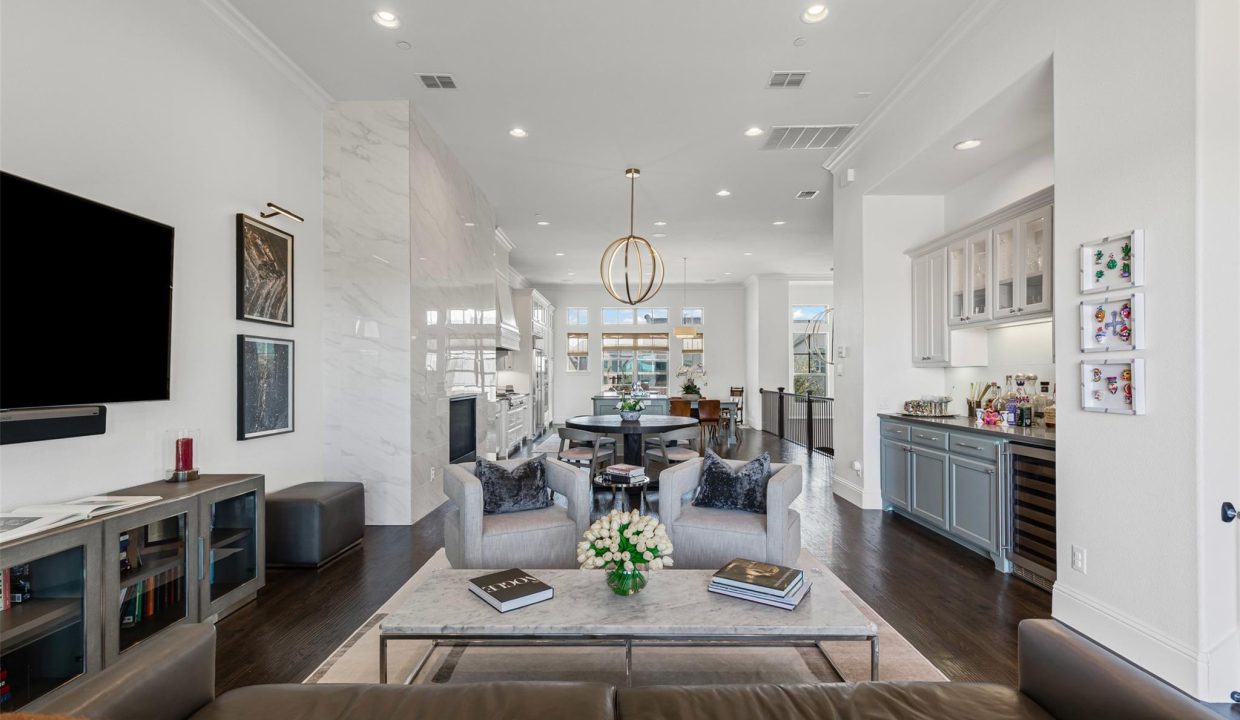 12-4887-cloudcroft-lane-irving-tx-living-room