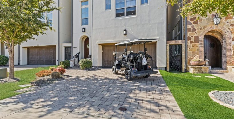 4887 Cloudcroft Lane Irving, TX driveway