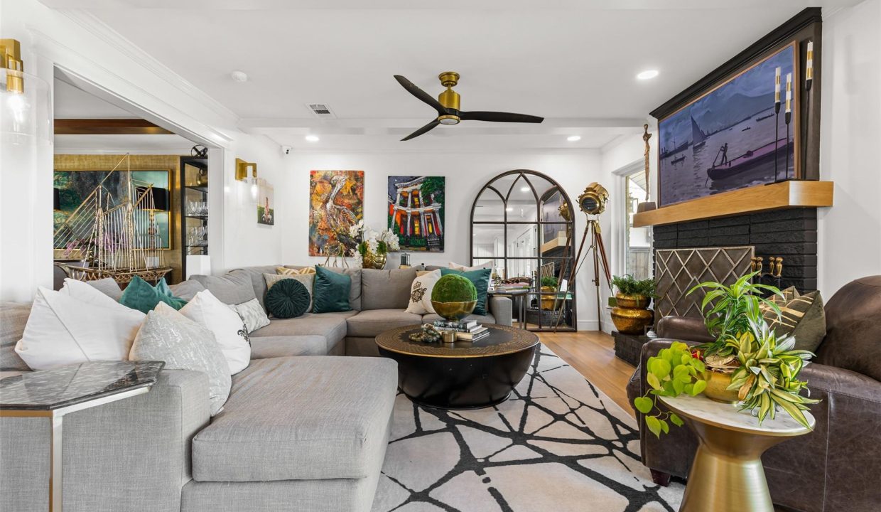 8-3204-bouvier-st-rowlett-tx-living-room-prominus-real-estate