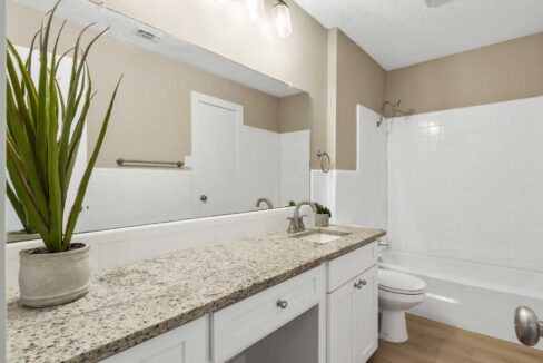 206-leighton-drive-terrell-texas-real-estate-prominus-bathroom-27