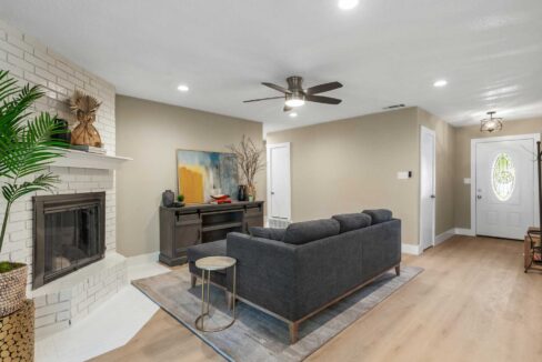 206-leighton-drive-terrell-texas-real-estate-prominus-living-room-14