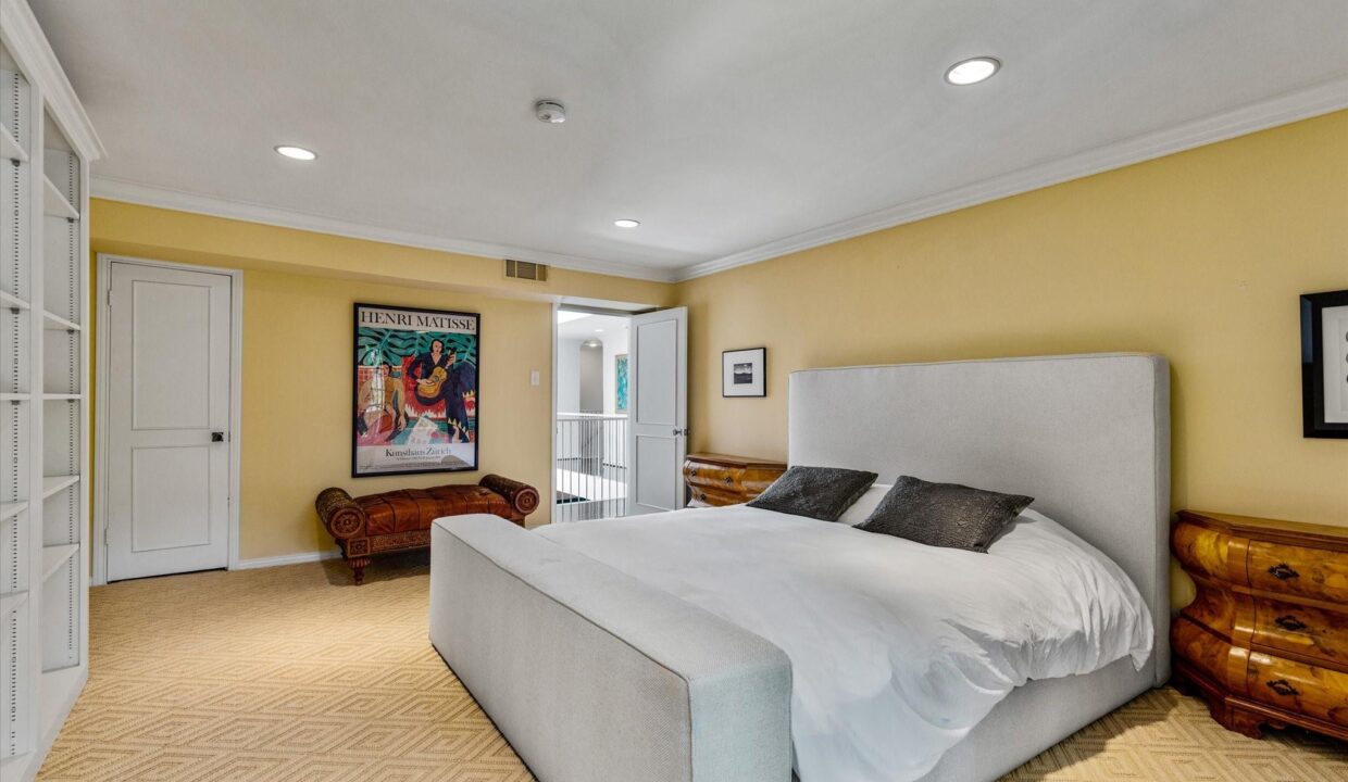 32-4646-christopher-place-dallas-bedroom-prominus
