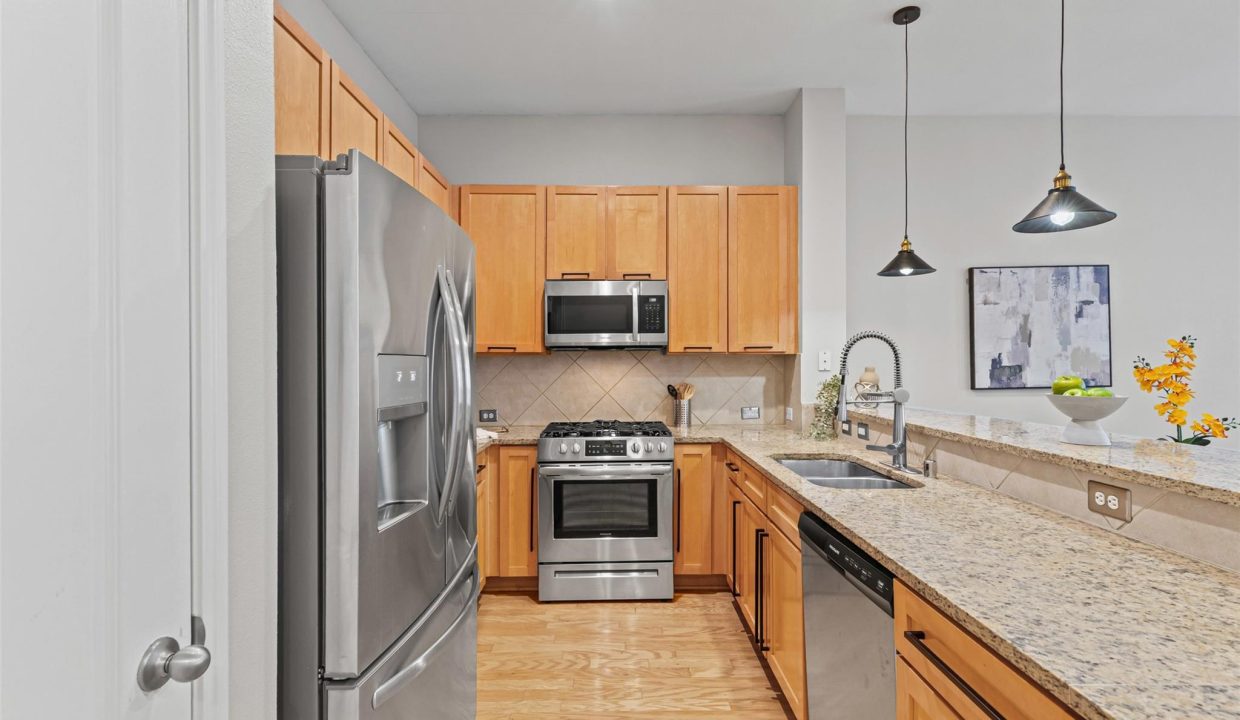 10-15759-seabolt-44-addison-tx-kitchen