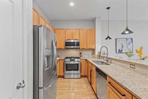 10-15759-seabolt-44-addison-tx-kitchen