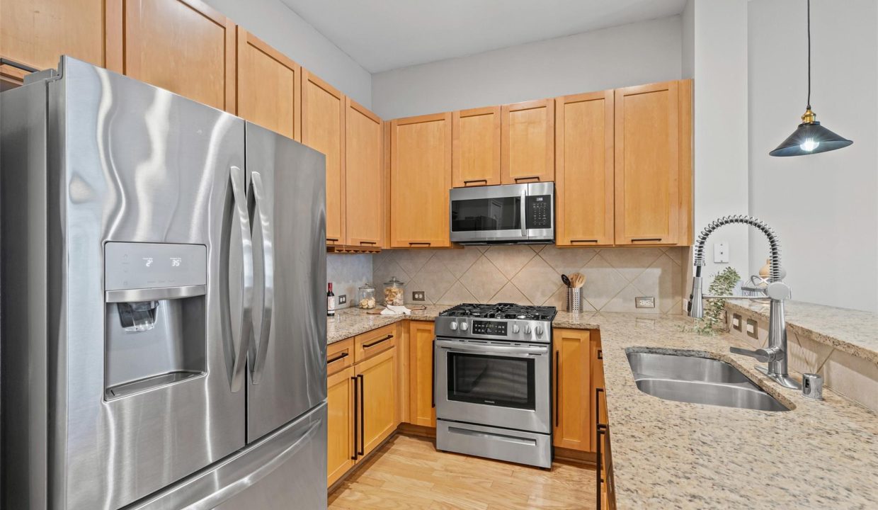 11-15759-seabolt-44-addison-tx-kitchen