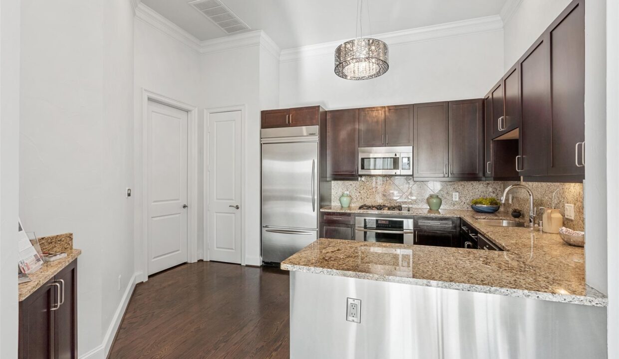 11-2300-leonard-street-505-dallas-tx-75201-kitchen