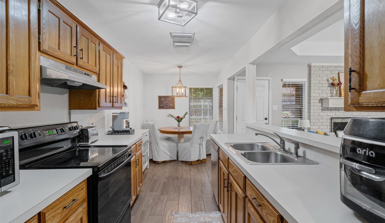 11-5216-wild-horse-ct-arlington-tx-kitchen
