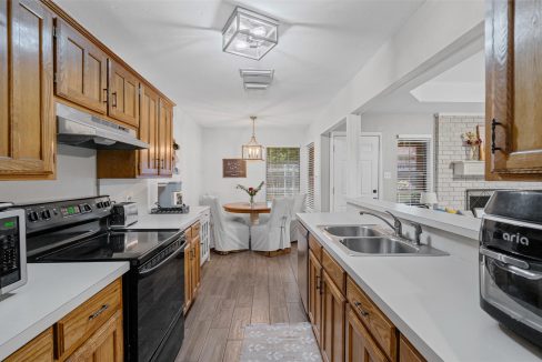 11-5216-wild-horse-ct-arlington-tx-kitchen