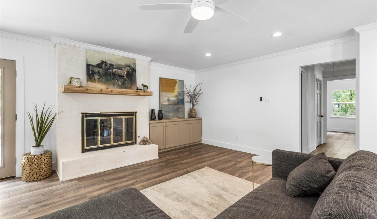 12-213-n-oaks-drive-grand-saline-tx-fireplace