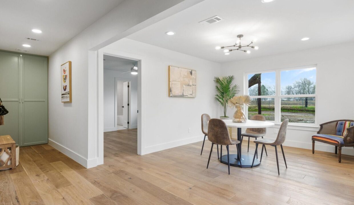 12-531-wynne-road-wills-point-tx-living-room-kitchen-table-2