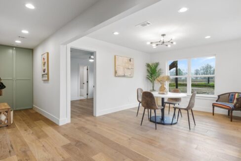 12-531-wynne-road-wills-point-tx-living-room-kitchen-table-2