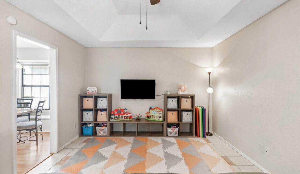 12-7021-lo-chalmers-lane-garland-tx-home-playroom
