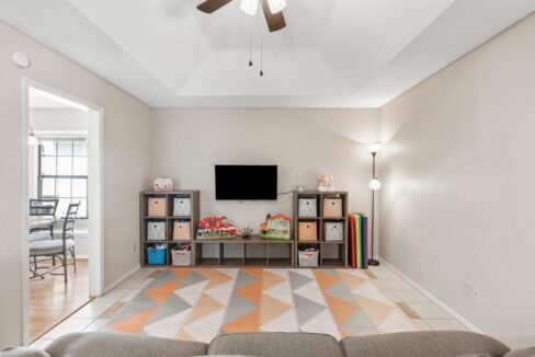 12-7021-lo-chalmers-lane-garland-tx-home-playroom