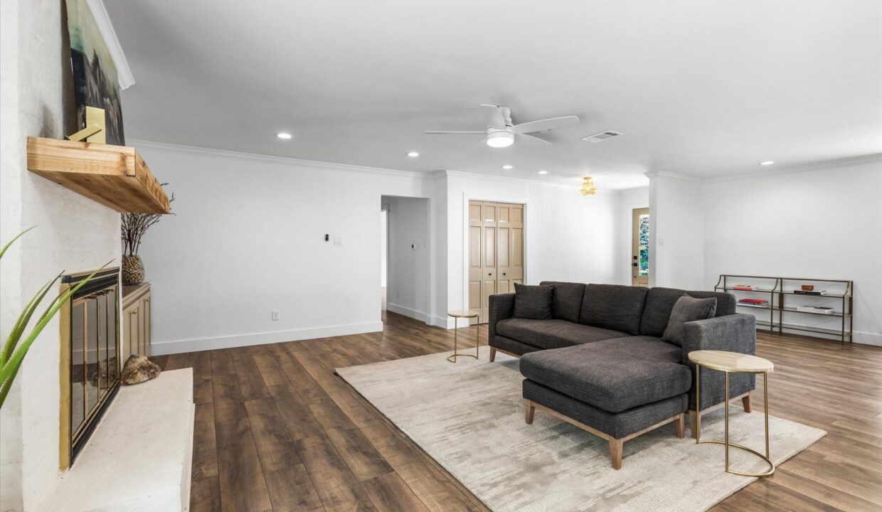 13-213-n-oaks-drive-grand-saline-tx-fireplace-living