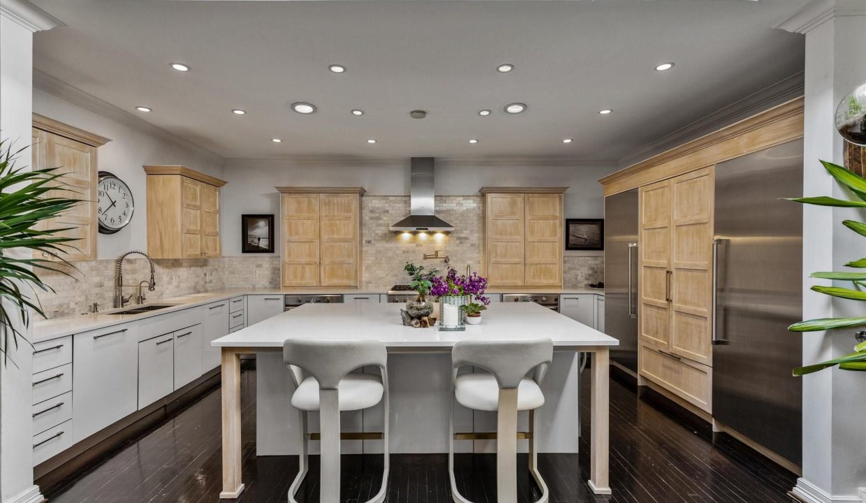 13-4646-christopher-place-dallas-kitchen