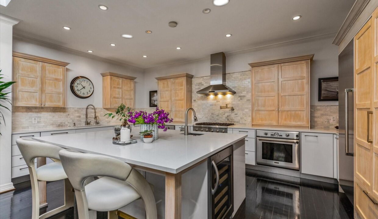 14-4646-christopher-place-dallas-kitchen