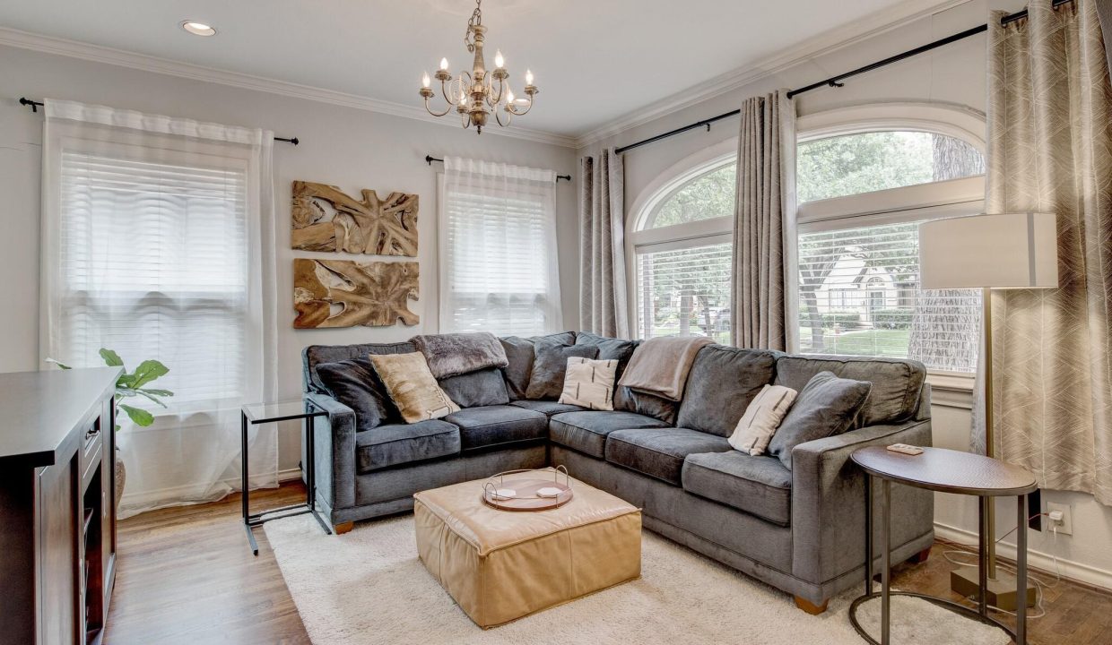 14-5314-mercedes-avenue-dallas-tx-living-room