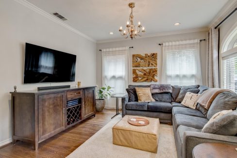 15-5314-mercedes-avenue-dallas-tx-living-room