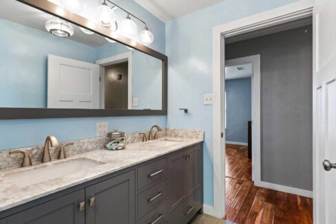 1529-mapleton-drive-dallas-bathroom-2