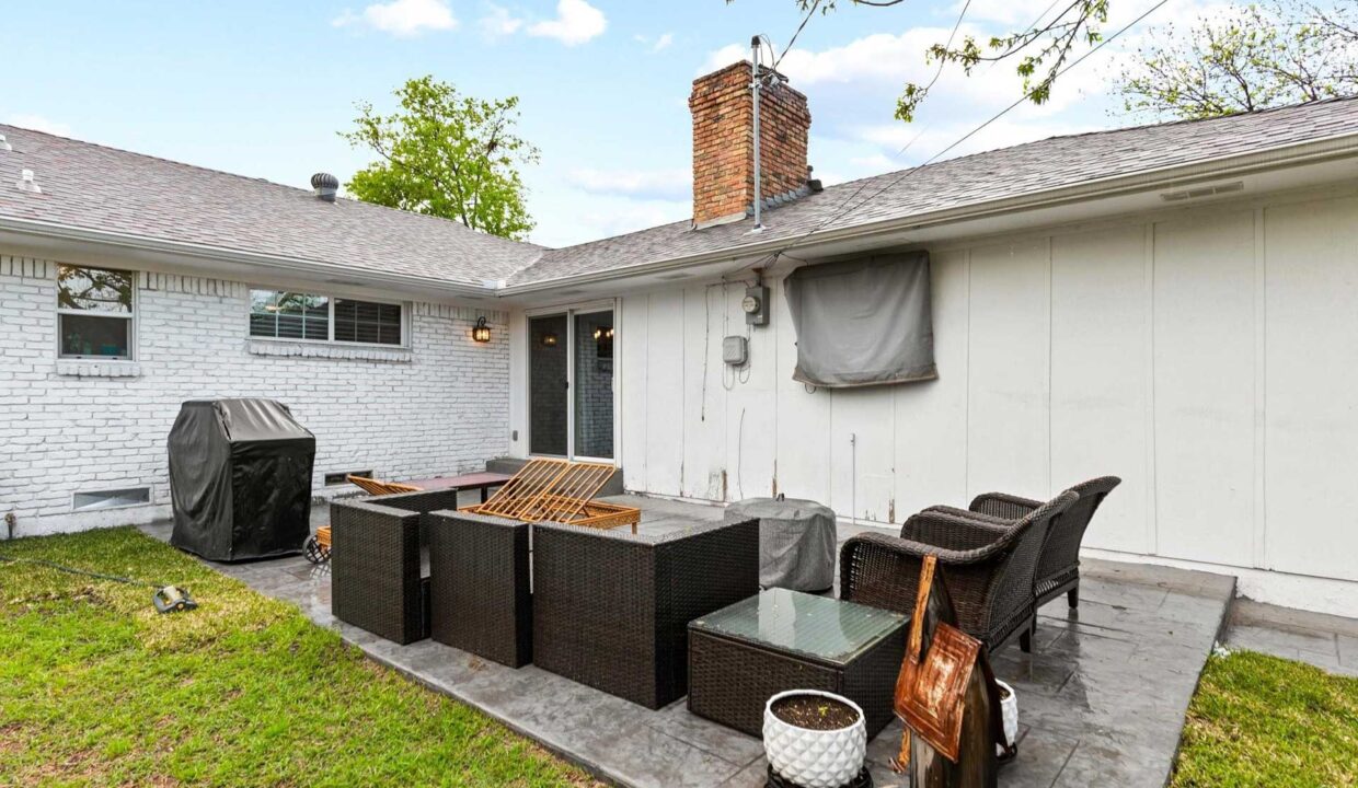 1529-mapleton-drive-dallas-patio