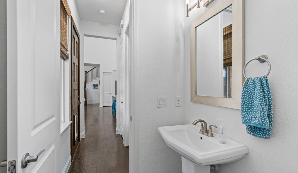 16-1306-middleton-drive-rockwall-tx-bathroom