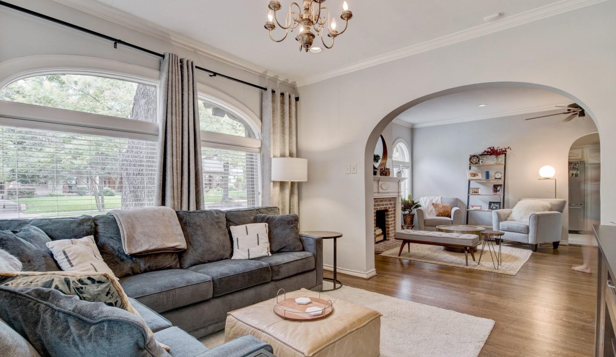 16-5314-mercedes-avenue-dallas-tx-living-room