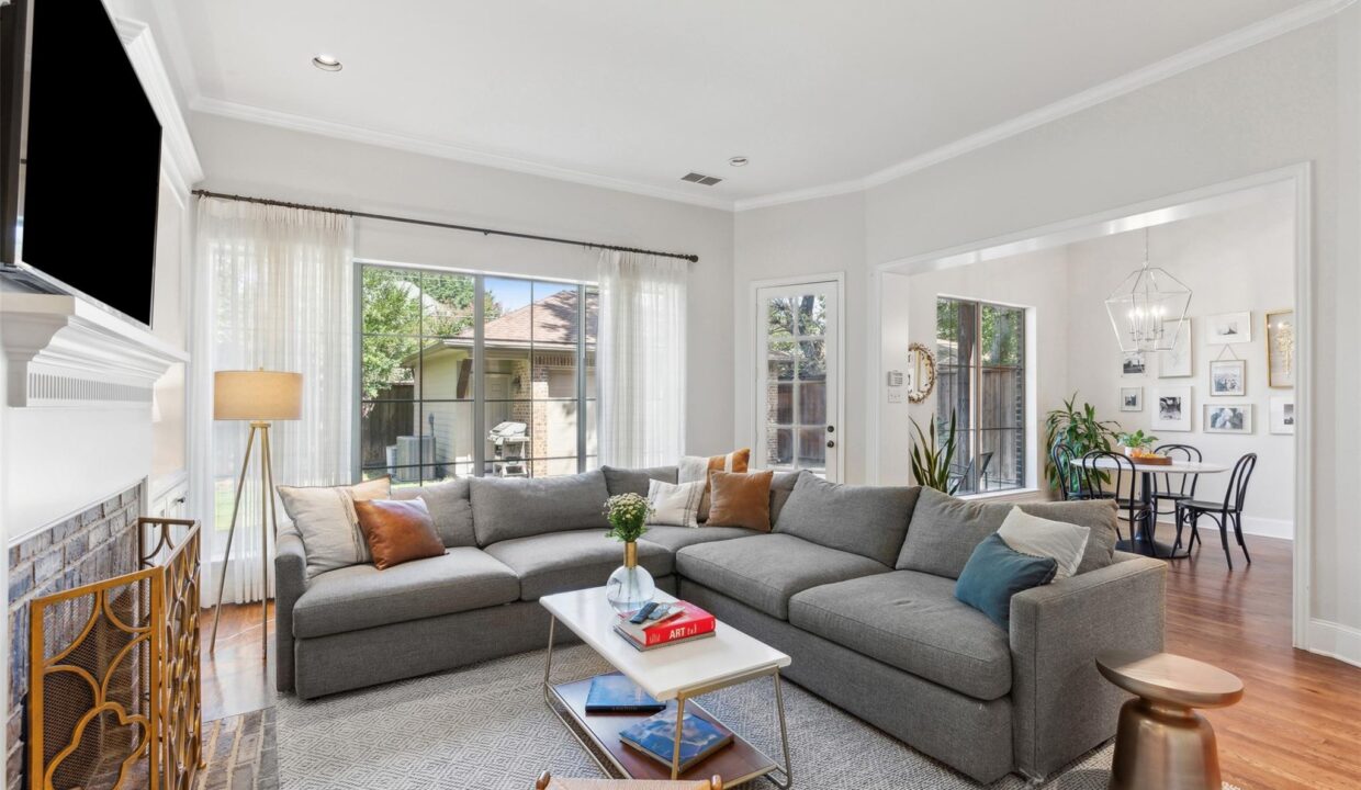 16-6247-belmont-avenue-dallas-tx-living-room
