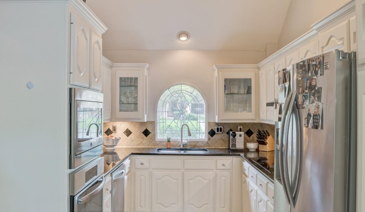 17-5314-mercedes-avenue-dallas-tx-kitchen