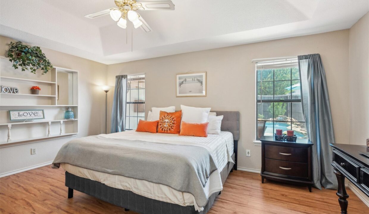 17-7021-lo-chalmers-lane-garland-tx-home-bedroom