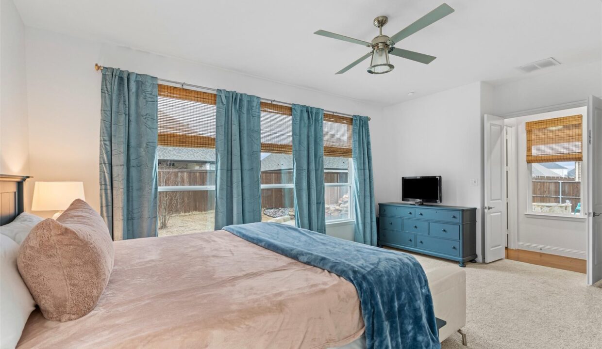 18-1306-middleton-drive-rockwall-tx-bedroom