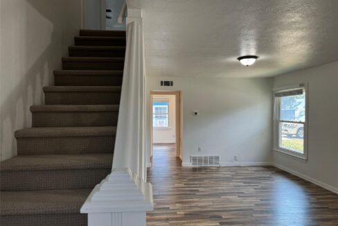 18-2533-norwood-drive-dallas-stairs