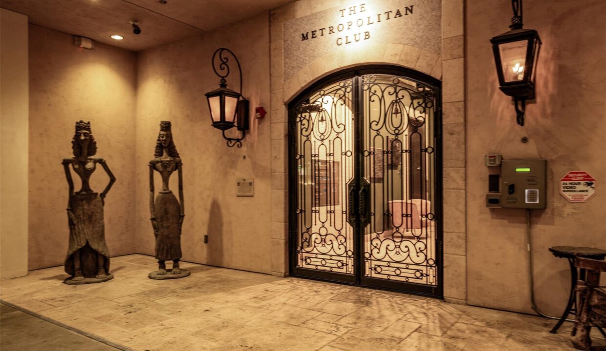 2-2300-leonard-street-505-dallas-tx-75201-doorway