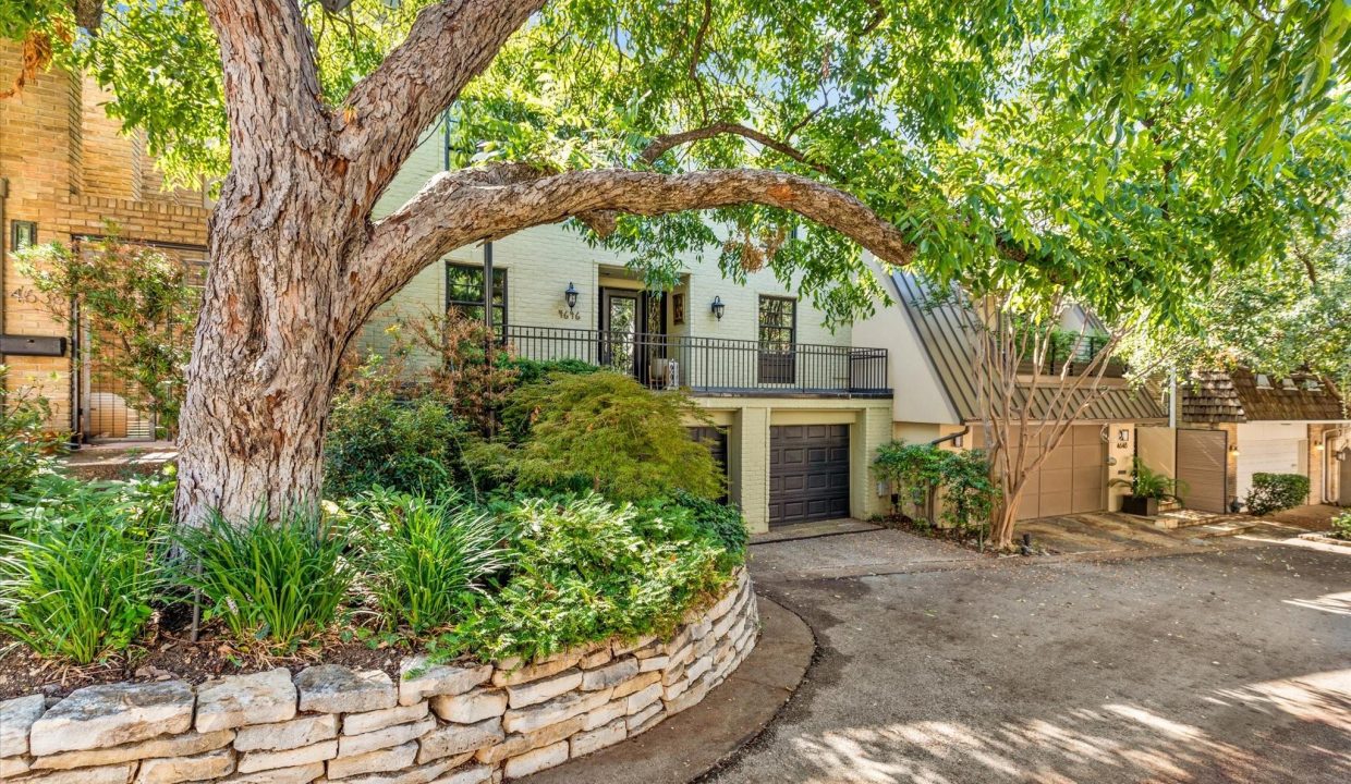 2-4646-christopher-place-dallas-garage