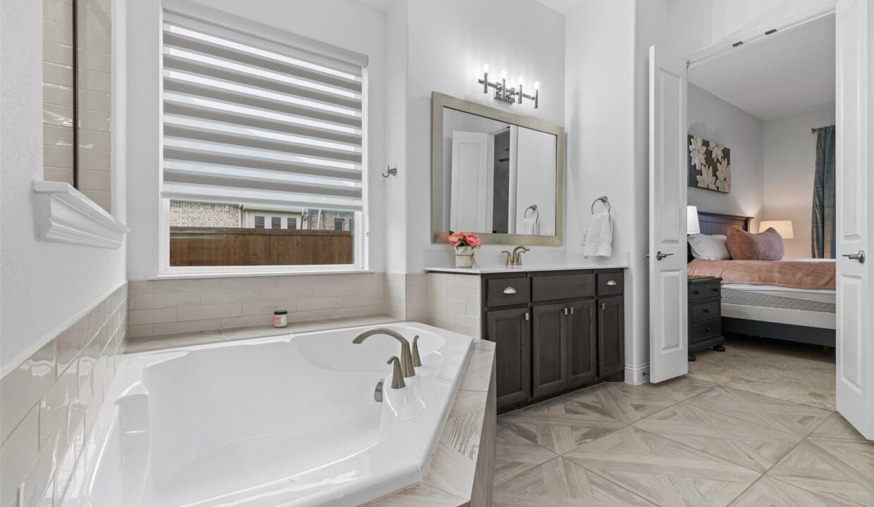 20-1306-middleton-drive-rockwall-tx-bathroom