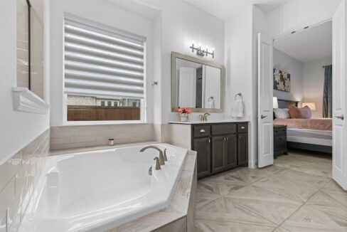 20-1306-middleton-drive-rockwall-tx-bathroom
