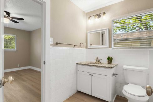 206-leighton-drive-terrell-texas-real-estate-prominus-bathroom-22