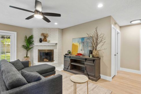 206-leighton-drive-terrell-texas-real-estate-prominus-living-room-11