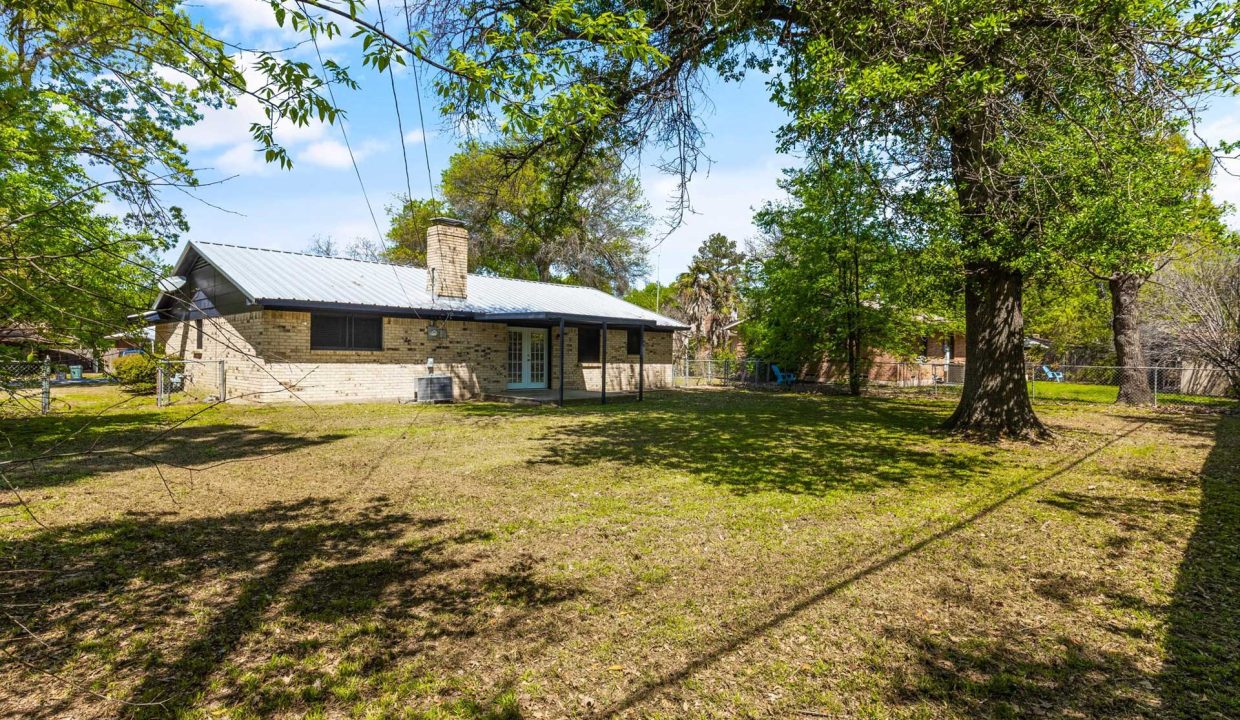 206-leighton-drive-terrell-texas-real-estate-prominus-yard-34