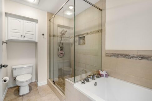 21-3007-creekview-drive-grapevine-tx-bathroom