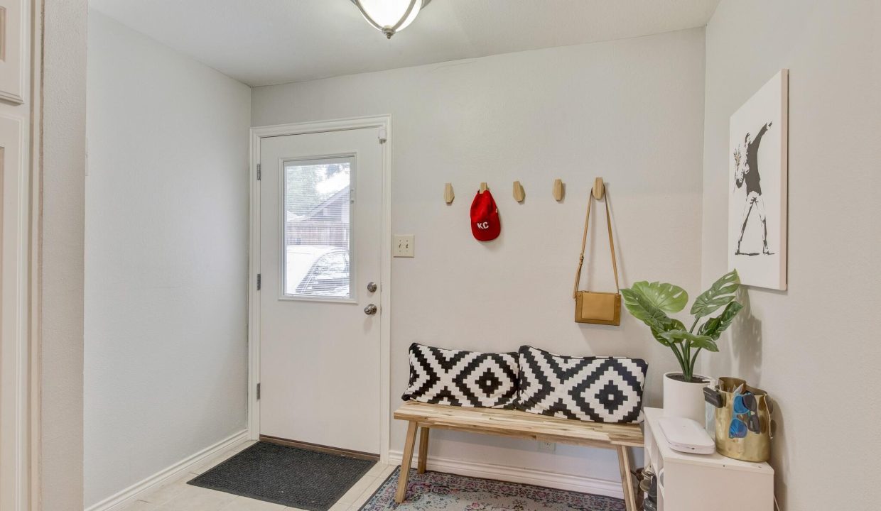 21-5314-mercedes-avenue-dallas-tx-entry