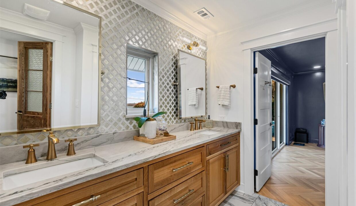 22-3204-bouvier-st-rowlett-tx-bathroom-prominus-real-estate