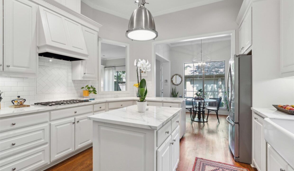 22-6247-belmont-avenue-dallas-tx-kitchen