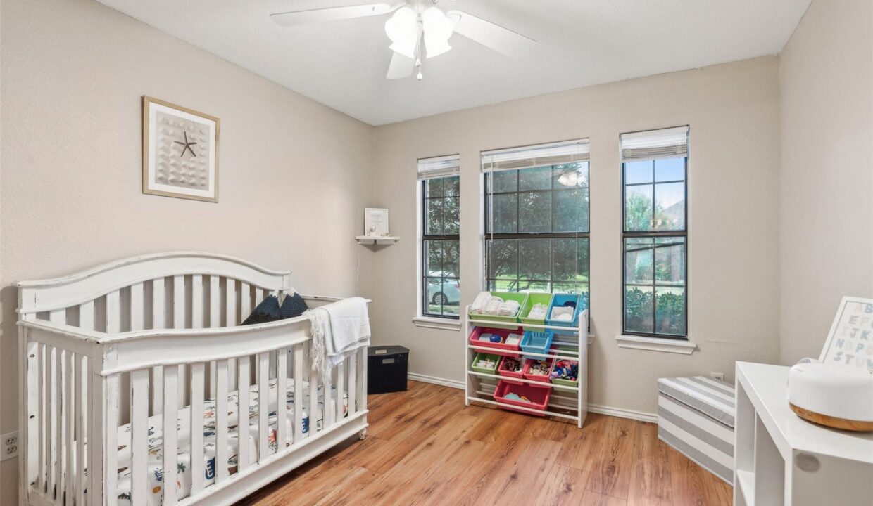 22-7021-lo-chalmers-lane-garland-tx-home-bedroom