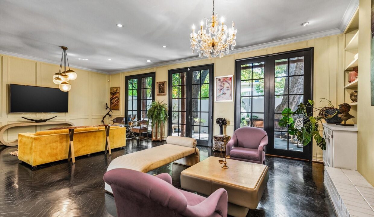 23-4646-christopher-place-dallas-sitting