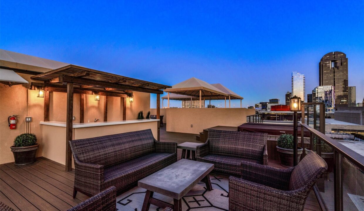 24-2300-leonard-street-505-dallas-tx-75201-rooftop