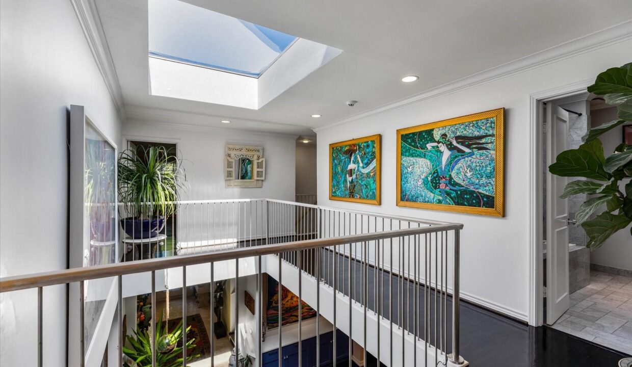 24-4646-christopher-place-dallas-sitting