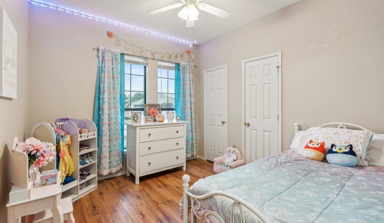 24-7021-lo-chalmers-lane-garland-tx-home-bedroom