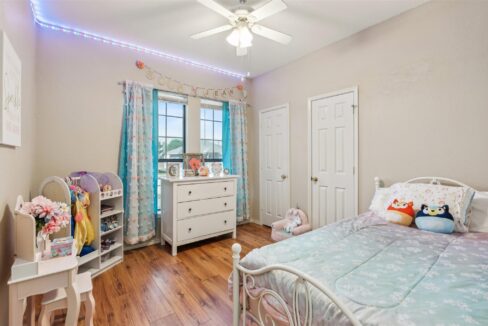 24-7021-lo-chalmers-lane-garland-tx-home-bedroom